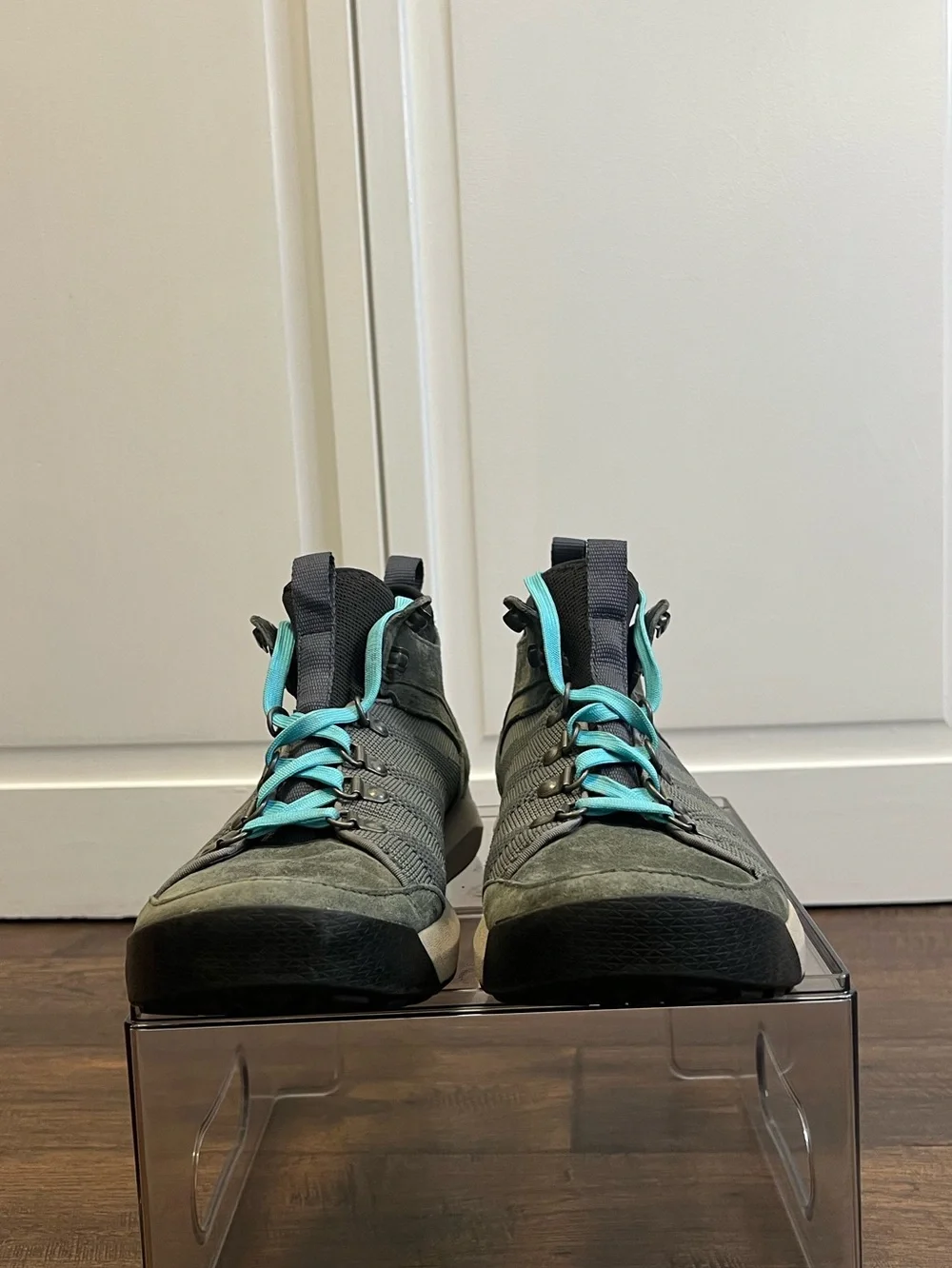 L.L. Bean Women's Hybrid Sneaker Green with Teal Accents Size Women’s 10